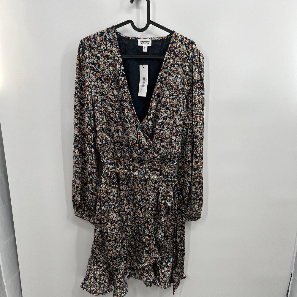 Caralyn Mirand The Drop Floral Print Wrap Dress. Size Medium NWT